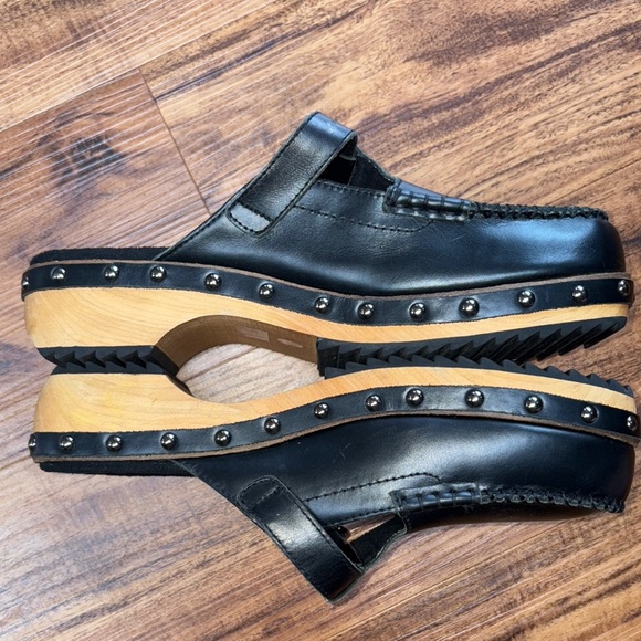 Kelsi Dagger Black Leather Loafers with Slip-On Design - Picture 3 of 9